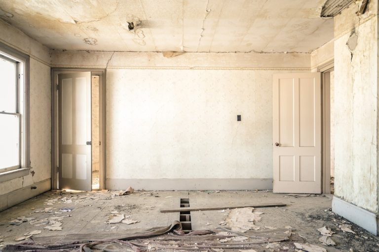 dilapidated-983952_960_720