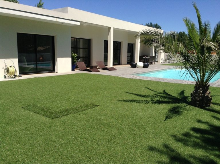 villa-610120_960_720