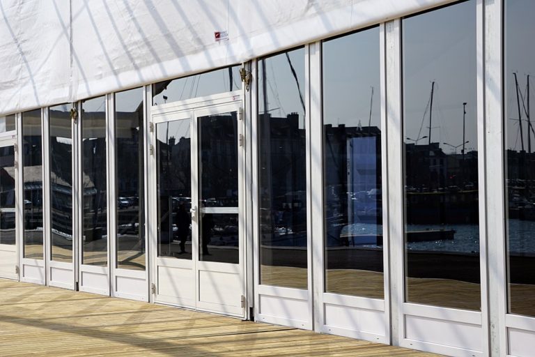 glass_reflections_architecture_mirror_effect_showcase_ice_mirror_vitreous-598383.jpg!d